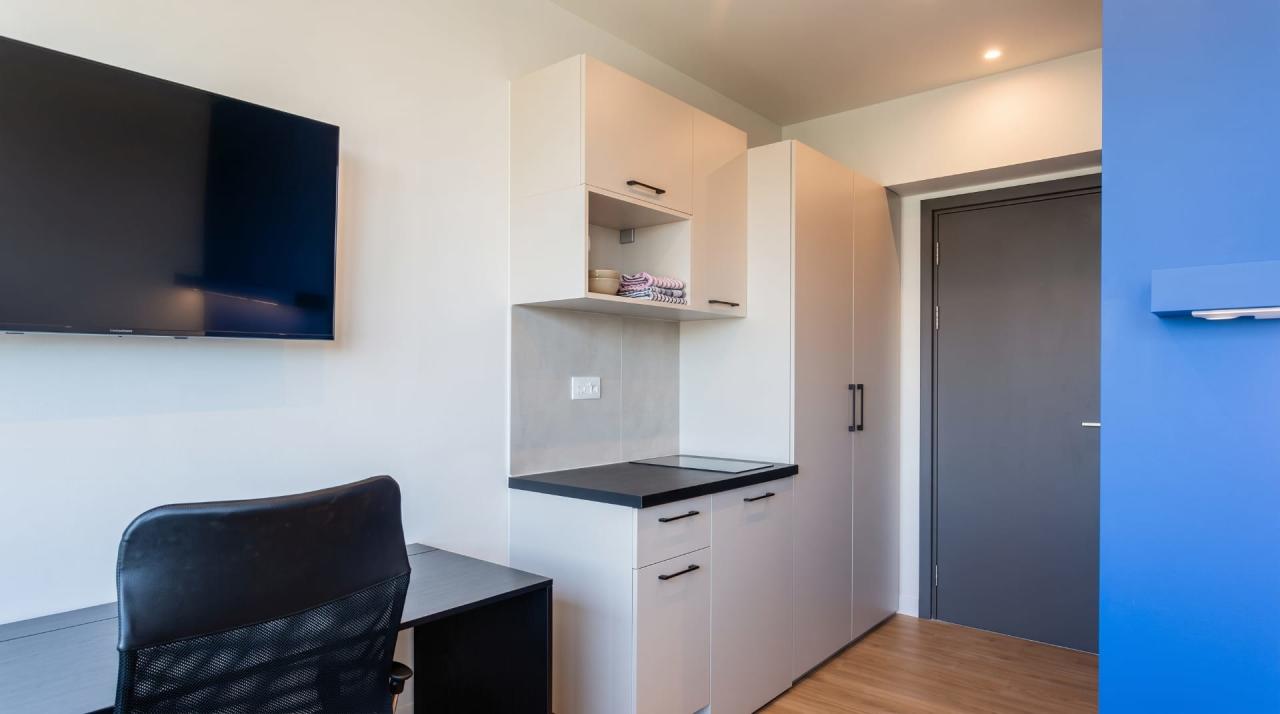 Suites in Athina 18