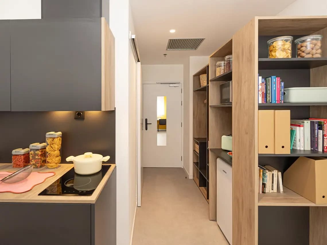 Single +With kitchen in Sevilla 8