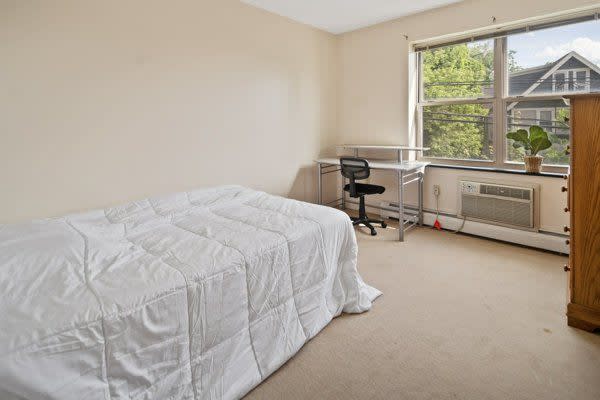 Private Room in 3 Bedroom Apartment in Ithaca 265