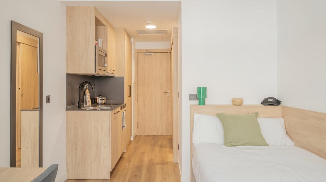Single in Madrid 8