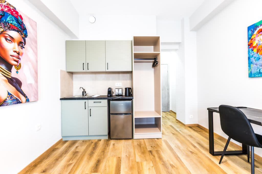 Studio (3 Beds) in Athina 22