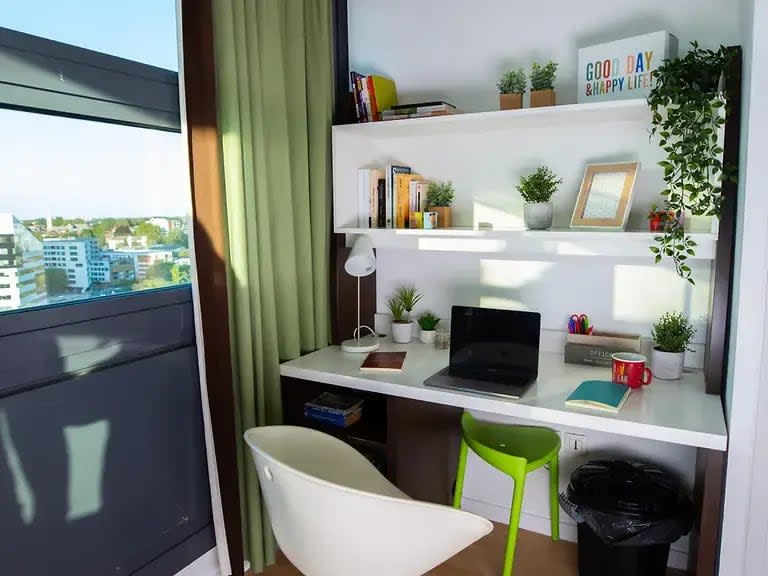 Two-Bedroom Apartment in Lille 8