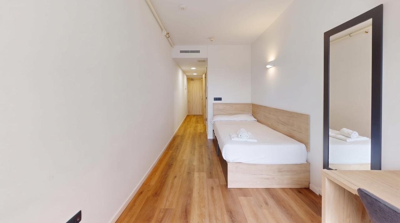 Single in València 8