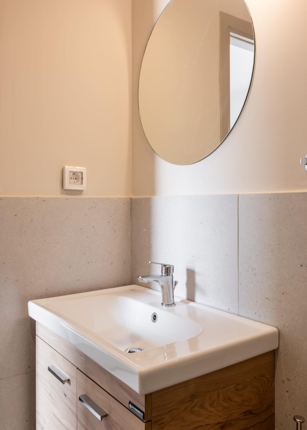 Apartment 1 in Athina 173