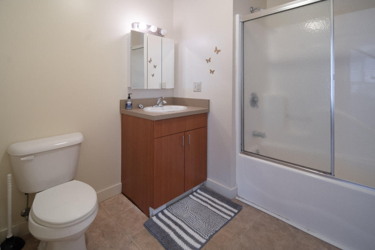 Private Room in 6 Bedroom Apartment in Ithaca 6