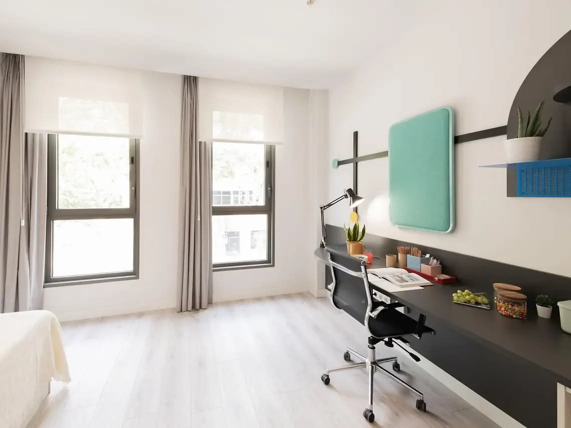 Individual Basic Balcony in Barcelona 68