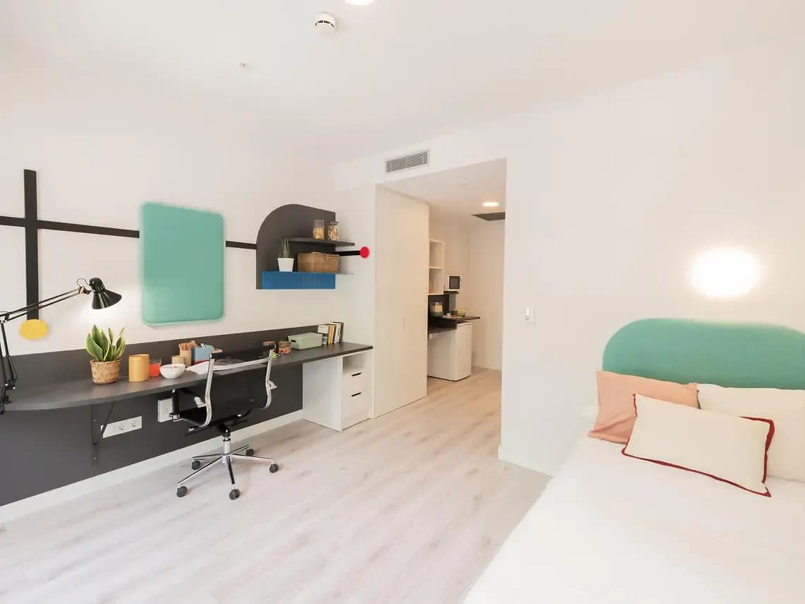 Individual Basic Balcony in Barcelona 69
