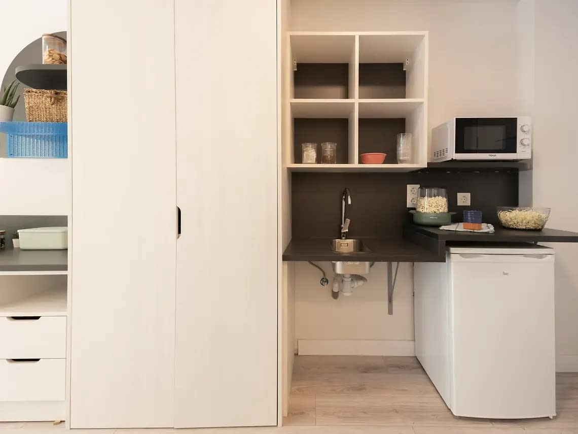 Individual Basic Balcony in Barcelona 70