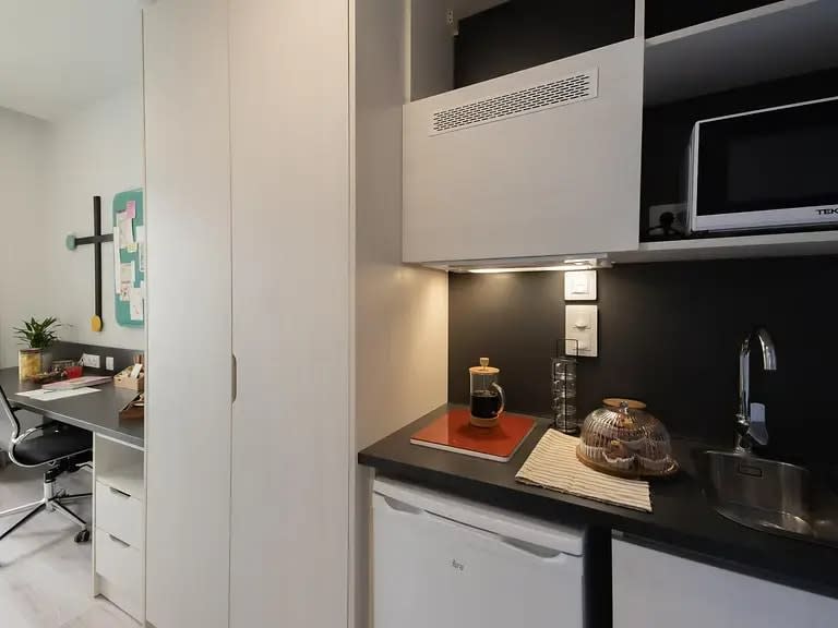 Individual Basic Balcony in Barcelona 77