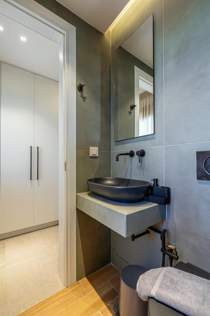 Raise Se7en One-Bedroom Apartments in Iraklio 19