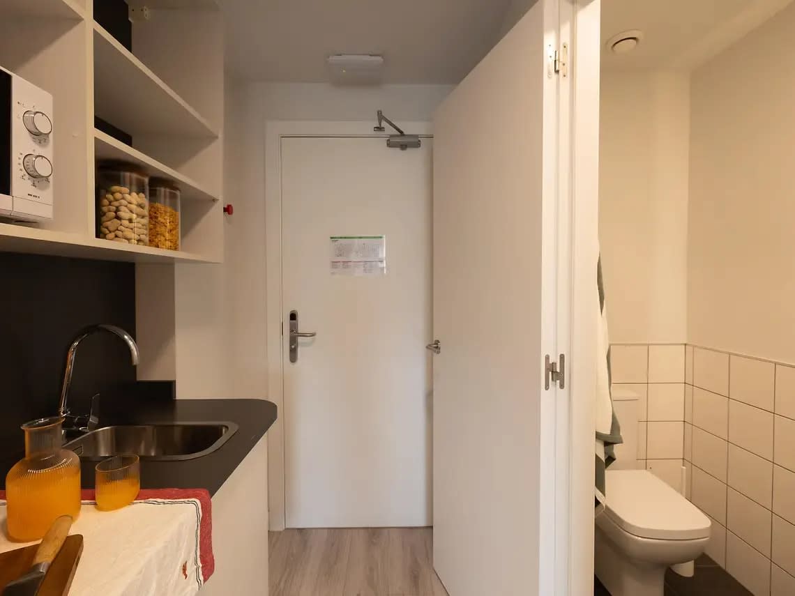 Individual Basic Balcony in Barcelona 82