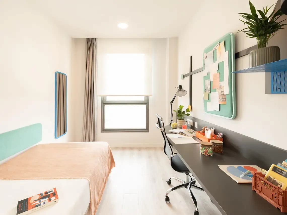 Individual Basic Balcony in Barcelona 80