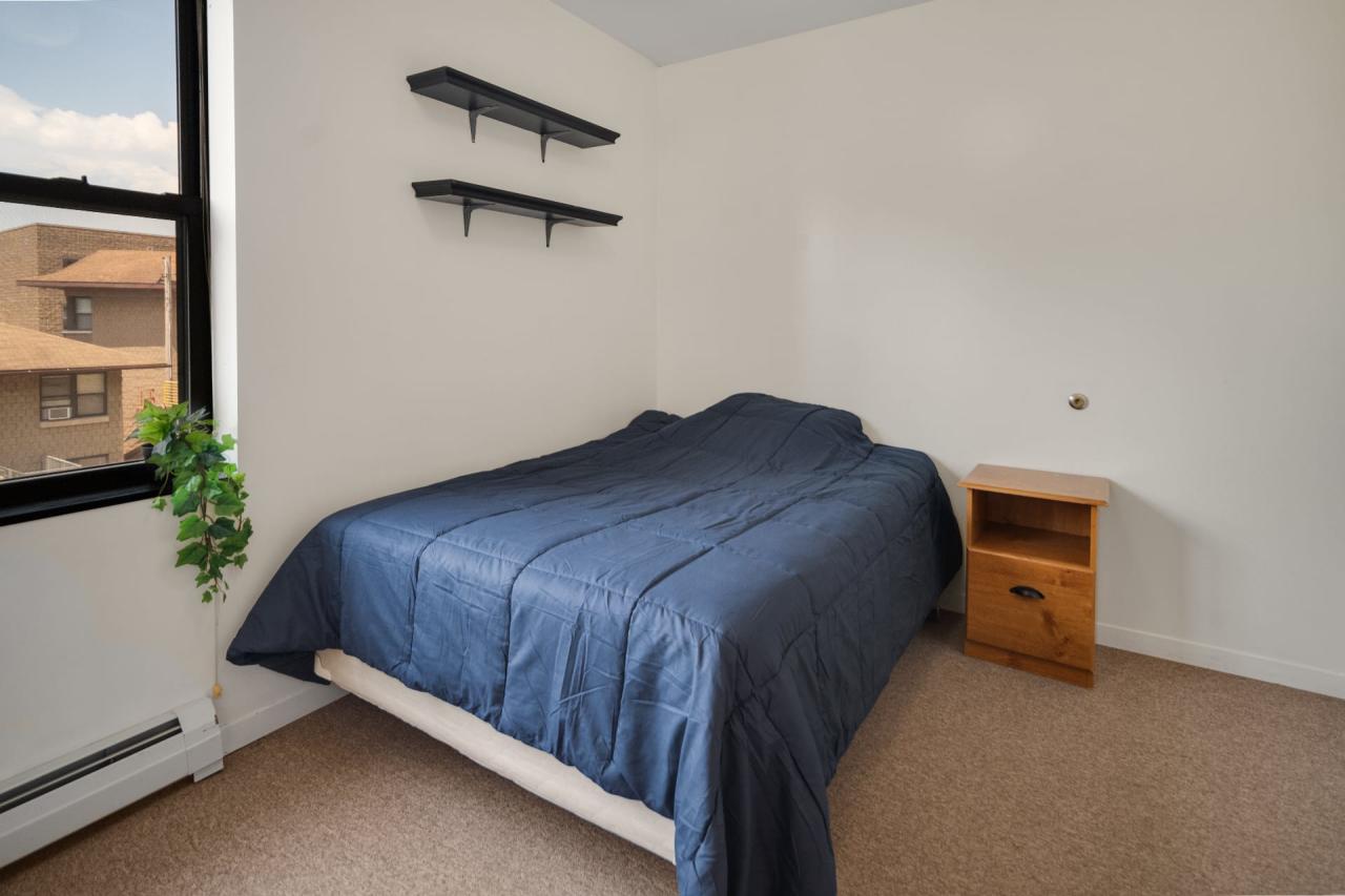Bedroom 1 in Ithaca 1628