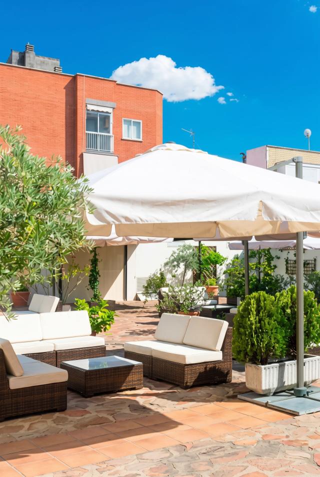 Single Extra in Madrid