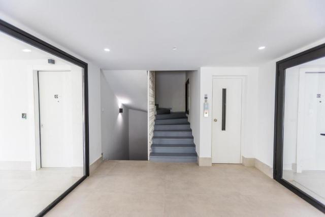 Varkiza Luxury Two-Bedroom Apartments Suites in Athina