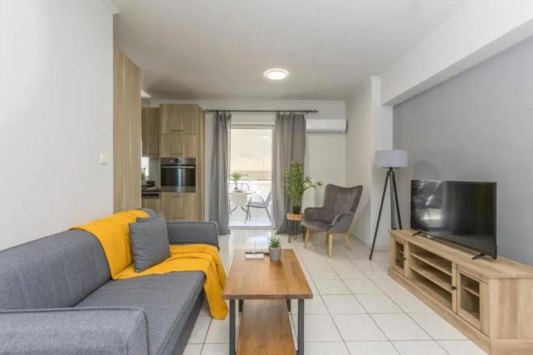 Two-bedroom Apartment in Pireas 5