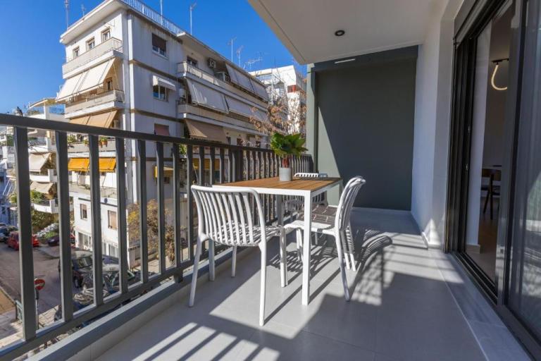 One-bedroom Apartment in Athina 4
