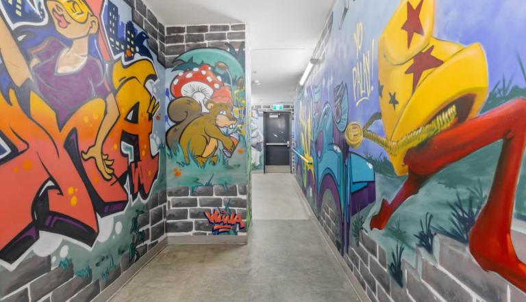 4-BEDROOM PALAY in Montréal 3