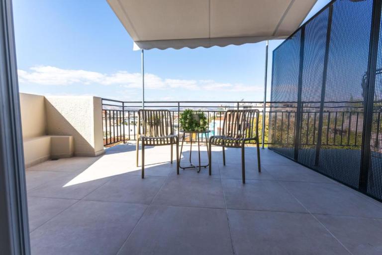 Studio (3 Beds) in Athina 3