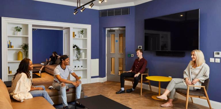 Private Room in London 3