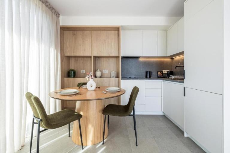 Raise Se7en One-Bedroom Apartments in Iraklio 4
