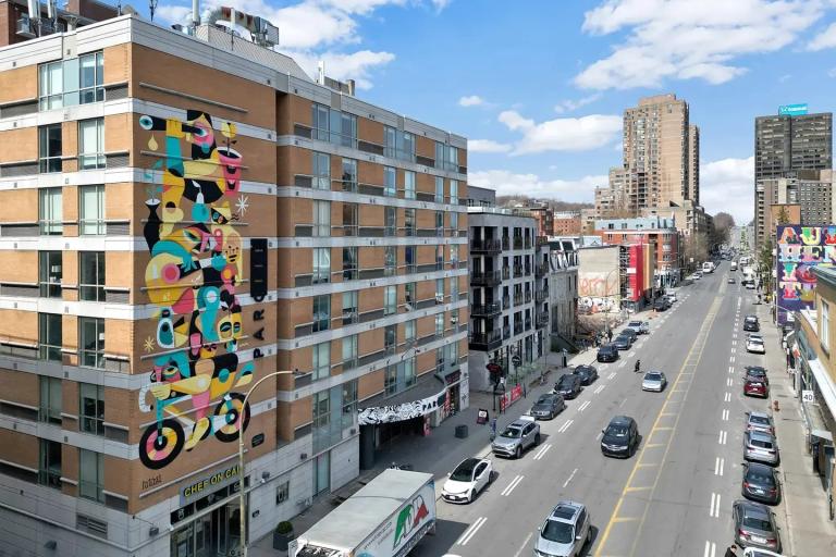 Standard in Montréal 4
