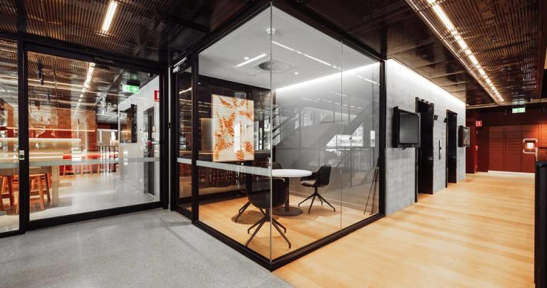 Single Studio Apartment in West Melbourne 4