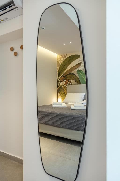 Raise Se7en One-Bedroom Apartments in Iraklio 3