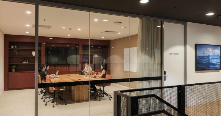 Standard Studio Apartment in Chippendale 5