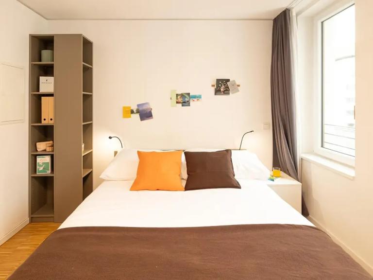 Studio L Bronze in Frankfurt am Main 3