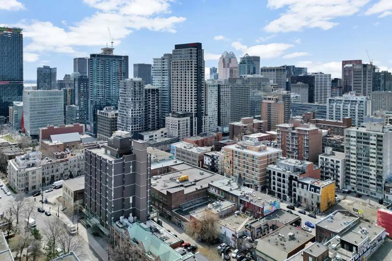 Standard in Montréal 5