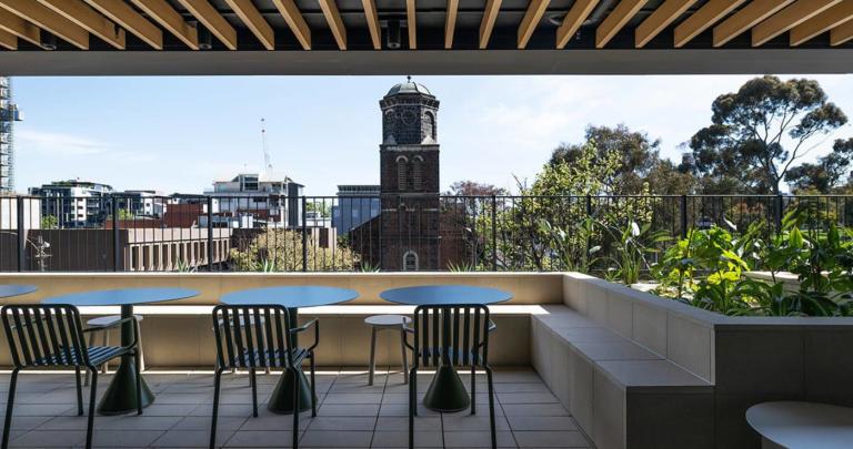 Single Studio Apartment in West Melbourne 5