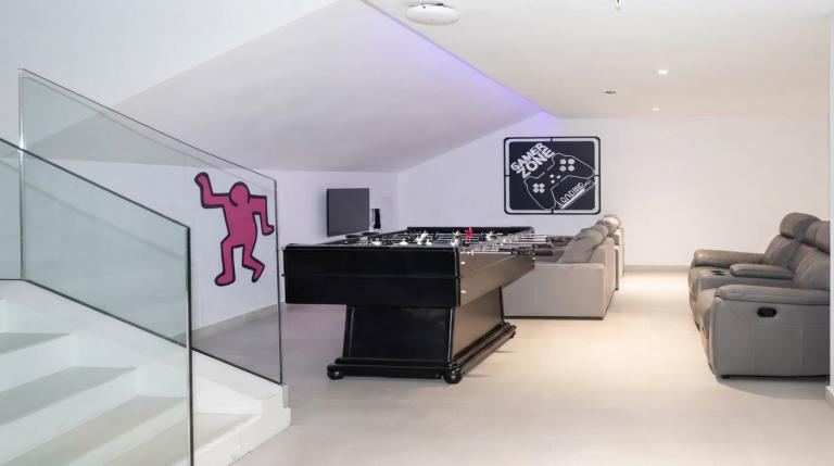 Single in apartment in València 3