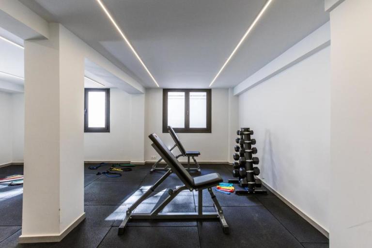 Three-bedroom Apartment in Vari 4