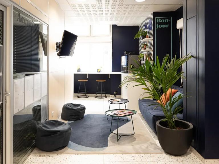 Studio in Paris 3