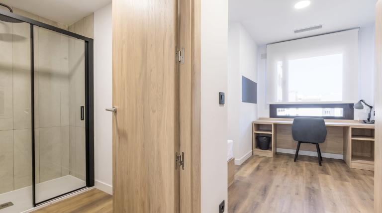 Single Extra in Madrid 4