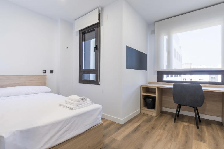 Single Extra in Madrid 3