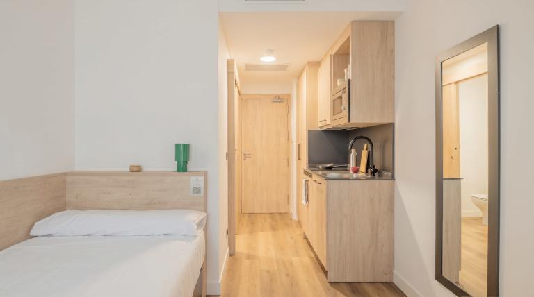 Single in Madrid 2