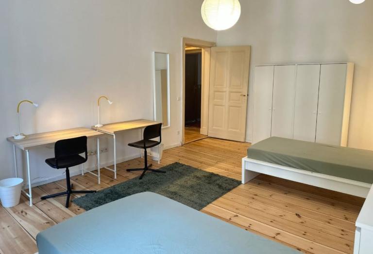 Cozy shared studio with private kitchen and modern bathroom in Berlin 4