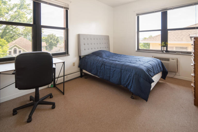 Private Room in 5 Bedroom Apartment in Ithaca 2
