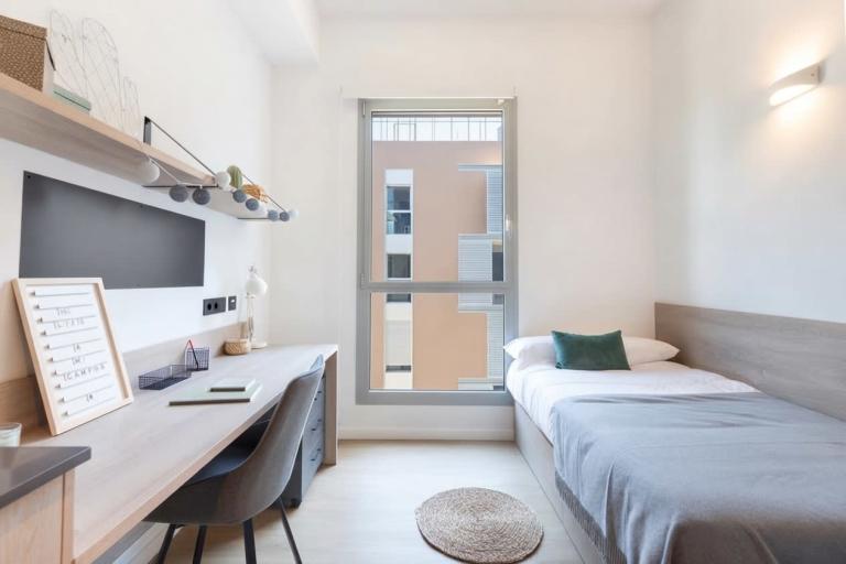 Single in Barcelona 5