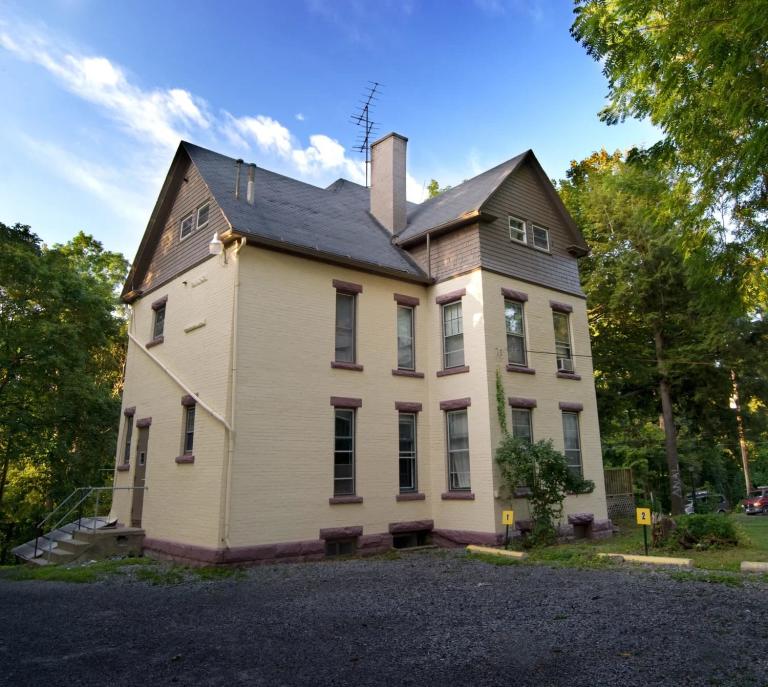 Private Room in 12 Bedroom House in Ithaca 3