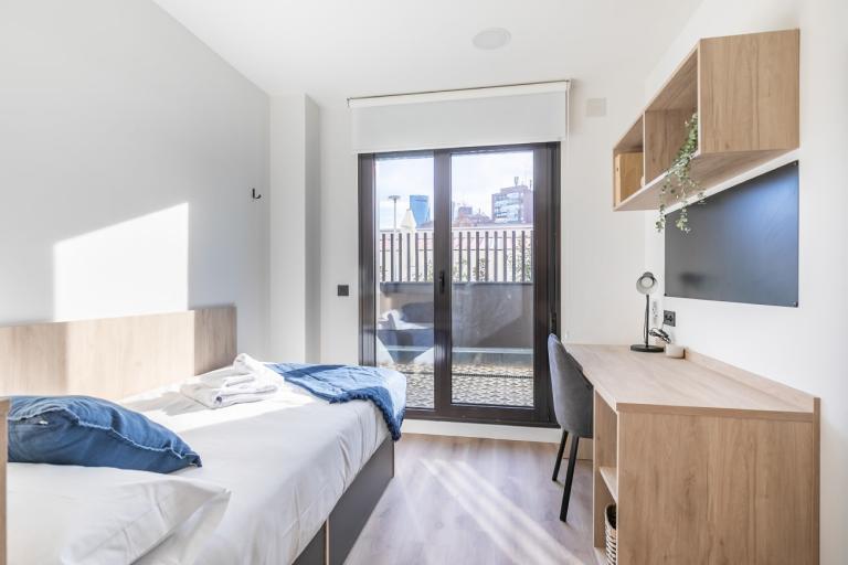 Single in Madrid 5