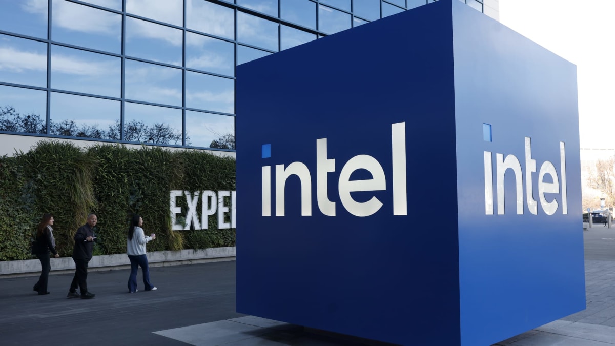 Apple and Intel Strike US Chip Manufacturing Deal