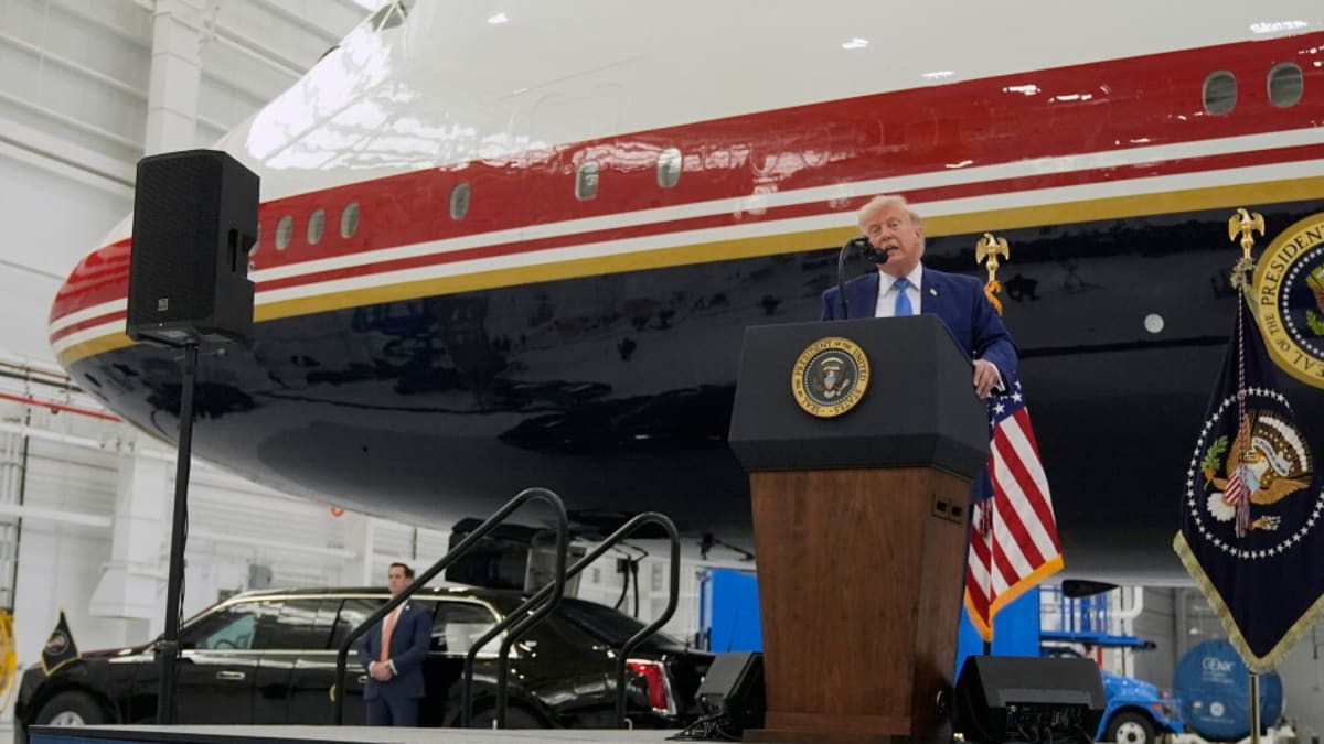 Trump Unveils Qatar-Gifted Boeing 747 as Air Force One