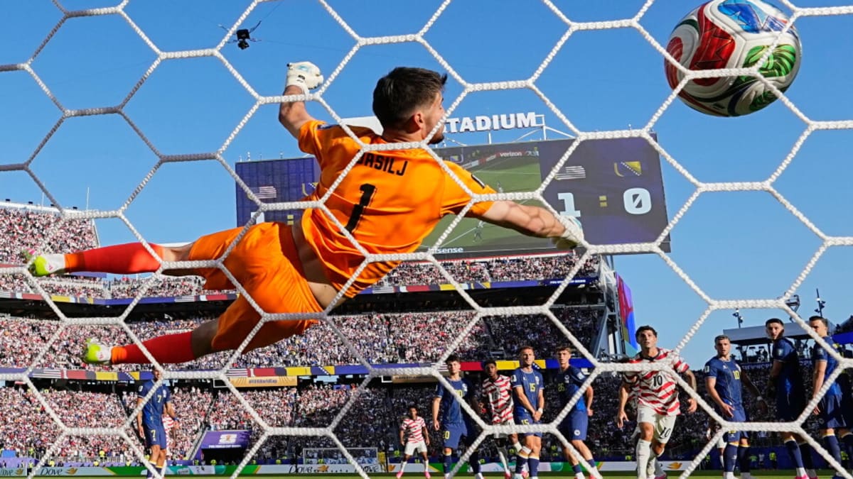 USMNT Beats Bosnia 2-0, Reaches Round of 16