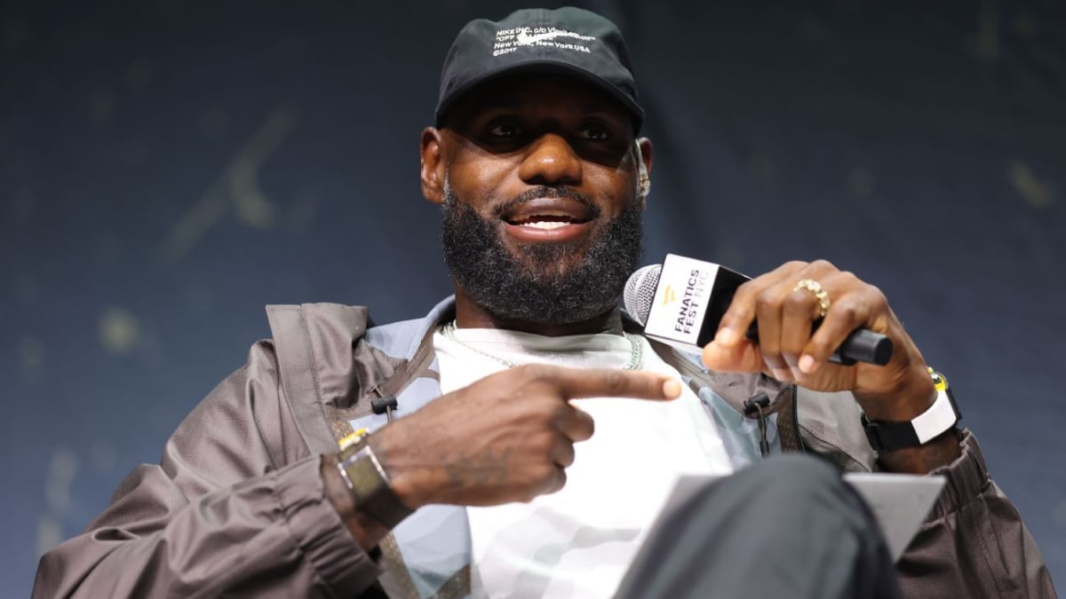 LeBron James Signs Two-Year Deal With 76ers
