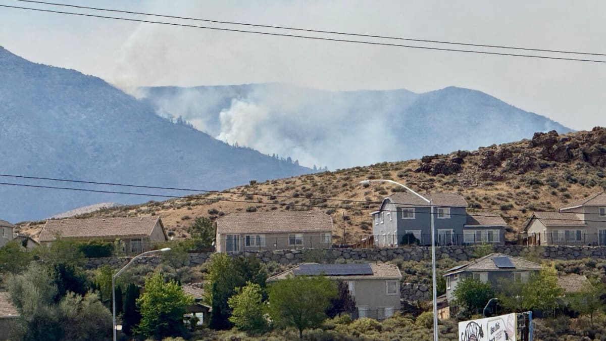 Hawk Fire Forces 90,000 Evacuations Near Reno