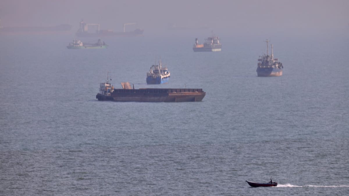 U.S. Strikes Iranian Tankers as Oil Tops $90