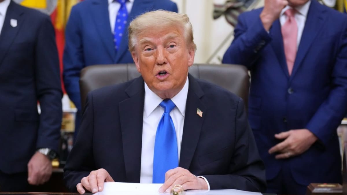 Trump signs stopgap bill averting government shutdown